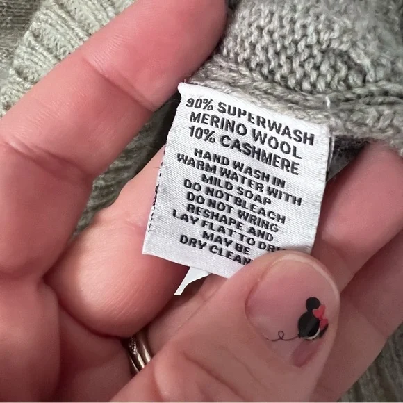 Alashan Wool and Cashmere Blend Fisherman Turtleneck in Sage Green size Large - Picture 5 of 15